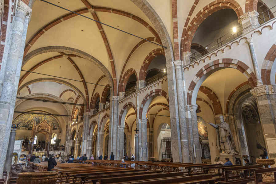 Italia - Milán 102 - basílica de San Ambrosio.jpg